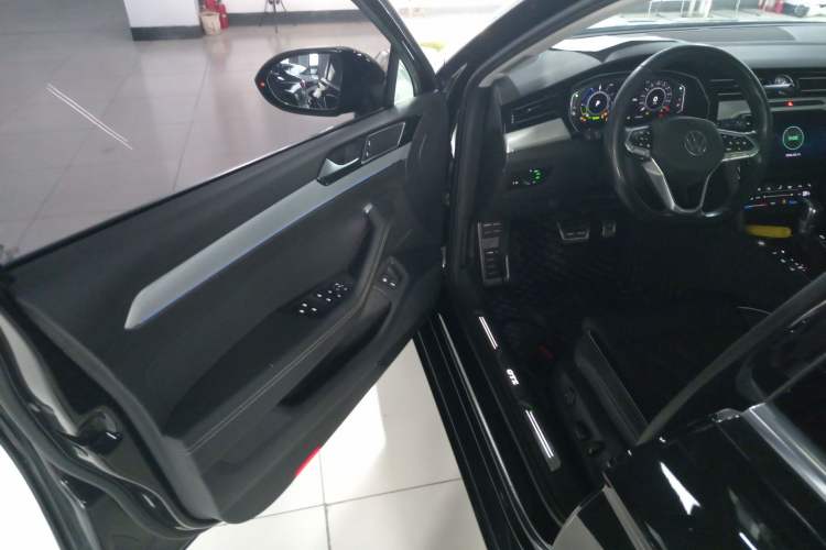 Used Volkswagen Magotan GTE Plug-in Hybrid 2022 GTE Luxury Model Driver Seat