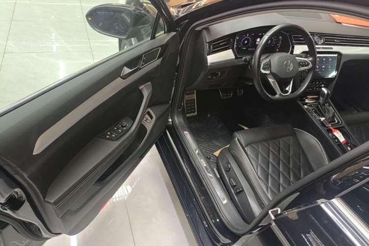 Used Volkswagen Magotan GTE Plug-in Hybrid 2022 GTE Luxury Model Driver Seat