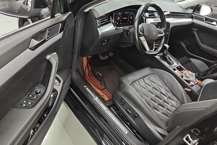 Used Volkswagen Magotan GTE Plug-in Hybrid 2022 GTE Luxury Model Driver Seat