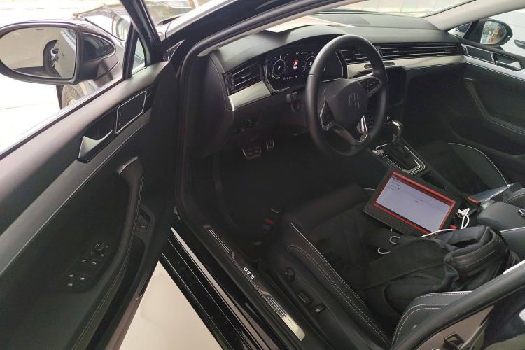 Used Volkswagen Magotan GTE Plug-in Hybrid 2022 GTE Luxury Model Driver Seat