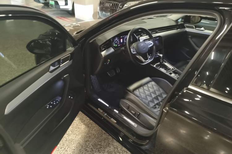 Used Volkswagen Magotan GTE Plug-in Hybrid 2022 GTE Luxury Model Driver Seat