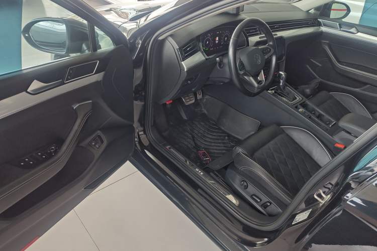Used Volkswagen Magotan GTE Plug-in Hybrid 2022 GTE Luxury Model Driver Seat