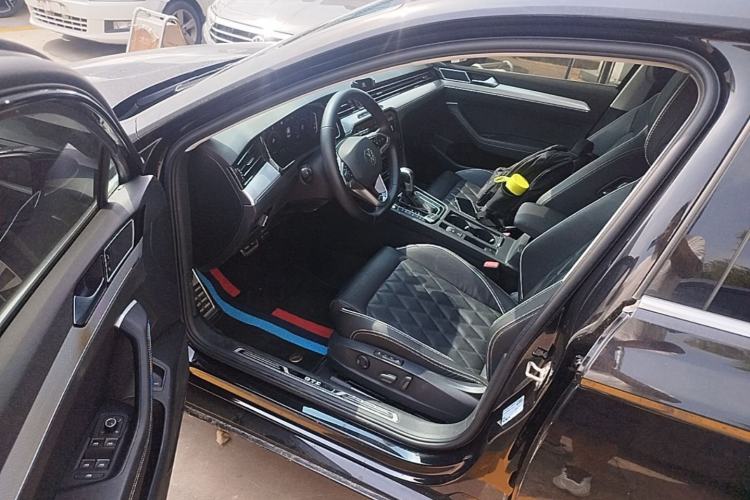 Used Volkswagen Magotan GTE Plug-in Hybrid 2022 GTE Prestige Model Driver Seat
