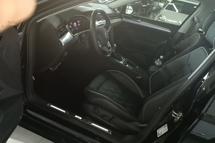 Used Volkswagen Magotan GTE Plug-in Hybrid 2022 GTE Luxury Model Driver Seat