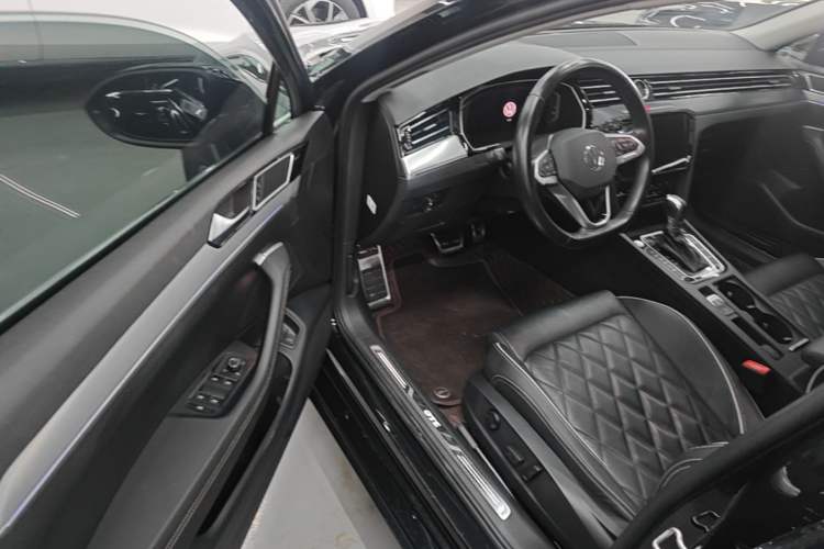 Used Volkswagen Magotan GTE Plug-in Hybrid 2022 GTE Luxury Model Driver Seat