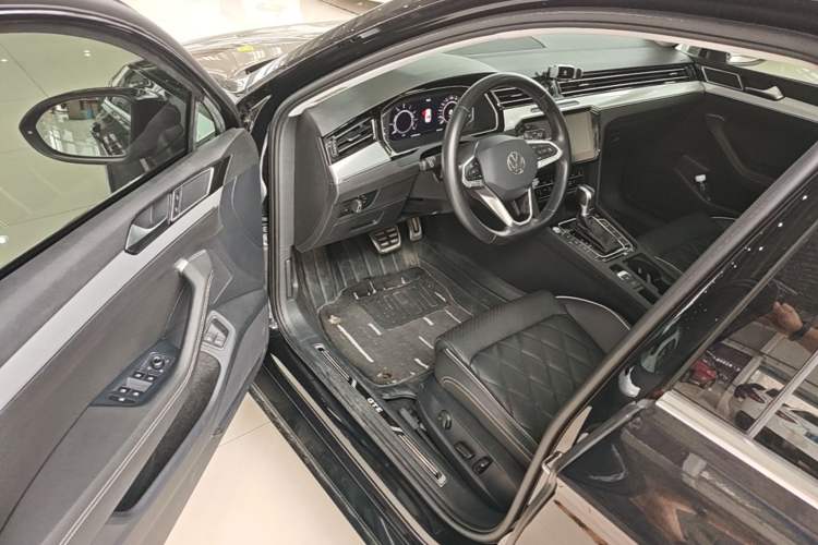 Used Volkswagen Magotan GTE Plug-in Hybrid 2022 GTE Luxury Model Driver Seat