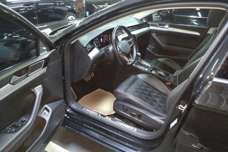 Used Volkswagen Magotan GTE Plug-in Hybrid 2022 GTE Luxury Model Driver Seat