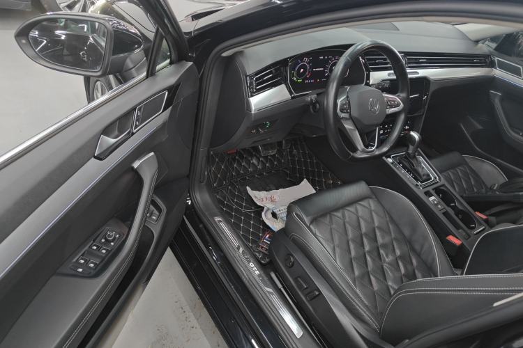 Used Volkswagen Magotan GTE Plug-in Hybrid 2022 GTE Luxury Model Driver Seat
