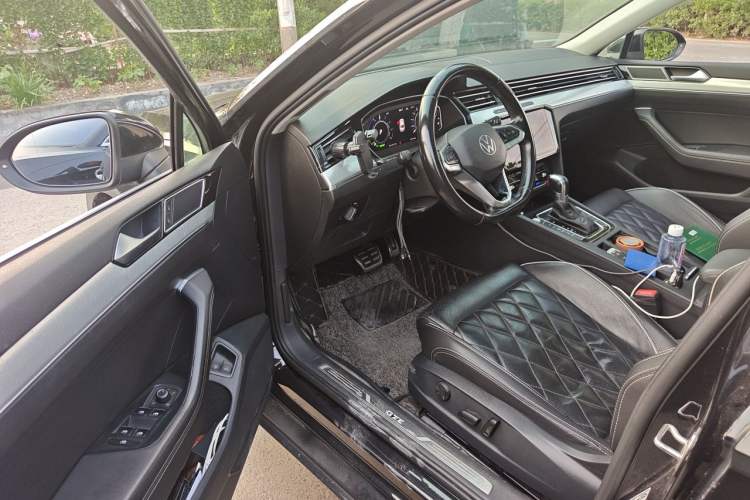 Used Volkswagen Magotan GTE Plug-in Hybrid 2022 GTE Luxury Model Driver Seat