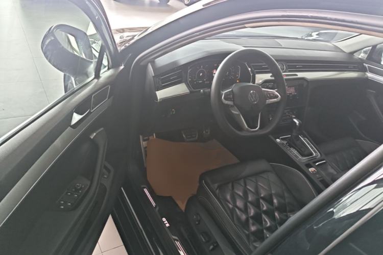 Used Volkswagen Magotan GTE Plug-in Hybrid 2022 GTE Luxury Model Driver Seat