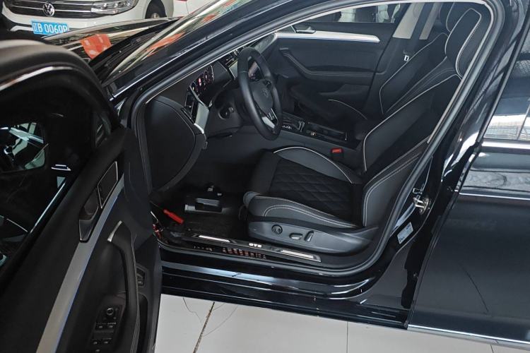 Used Volkswagen Magotan GTE Plug-in Hybrid 2022 GTE Luxury Model Driver Seat