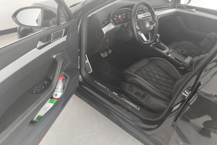 Used Volkswagen Magotan GTE Plug-in Hybrid 2022 GTE Luxury Model Driver Seat