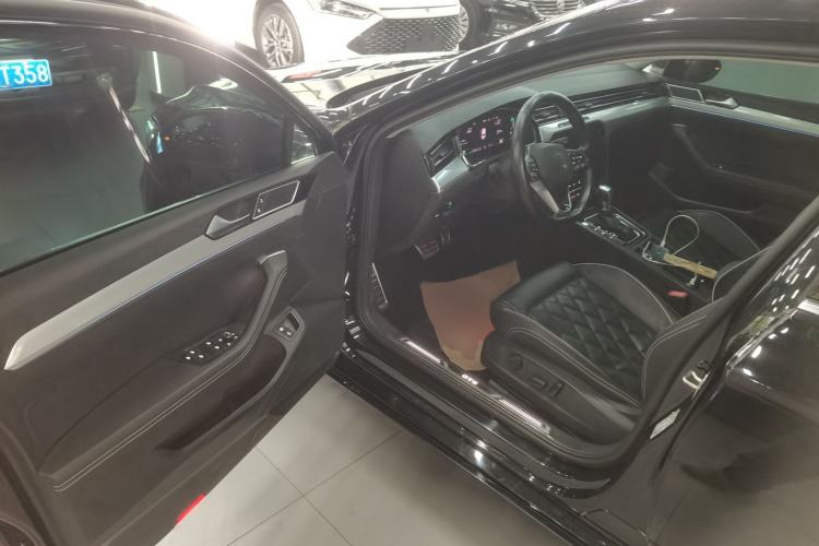 Used Volkswagen Magotan GTE Plug-in Hybrid 2022 GTE Luxury Model Driver Seat