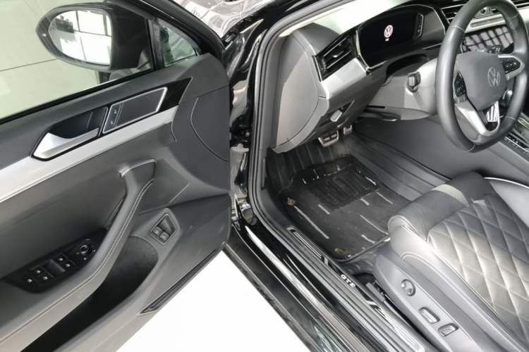 Used Volkswagen Magotan GTE Plug-in Hybrid 2022 GTE Luxury Model Driver Seat