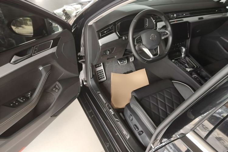 Used Volkswagen Magotan GTE Plug-in Hybrid 2022 GTE Luxury Model Driver Seat