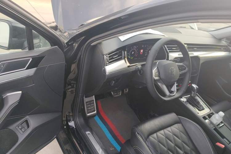 Used Volkswagen Magotan GTE Plug-in Hybrid 2022 GTE Luxury Model Driver Seat