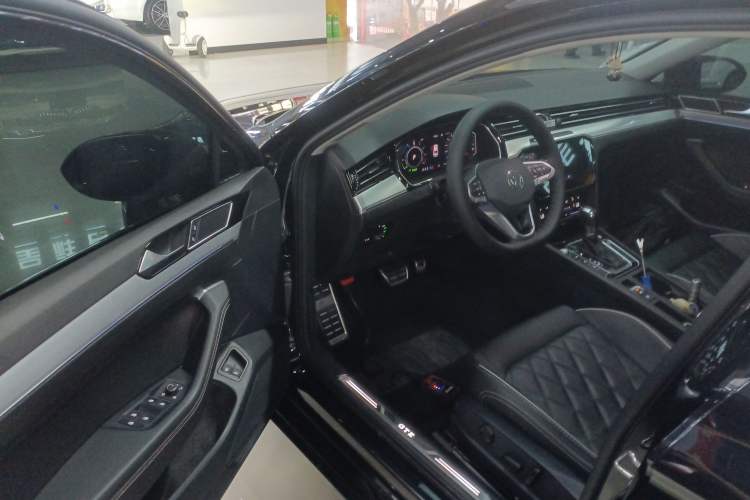 Used Volkswagen Magotan GTE Plug-in Hybrid 2022 GTE Luxury Model Driver Seat