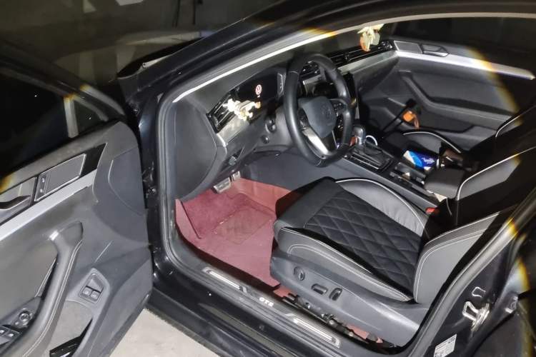 Used Volkswagen Magotan GTE Plug-in Hybrid 2022 GTE Luxury Model Driver Seat