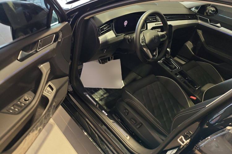 Used Volkswagen Magotan GTE Plug-in Hybrid 2022 GTE Luxury Model Driver Seat