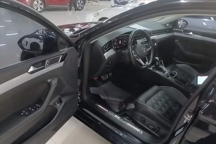 Used Volkswagen Magotan GTE Plug-in Hybrid 2022 GTE Luxury Model Driver Seat