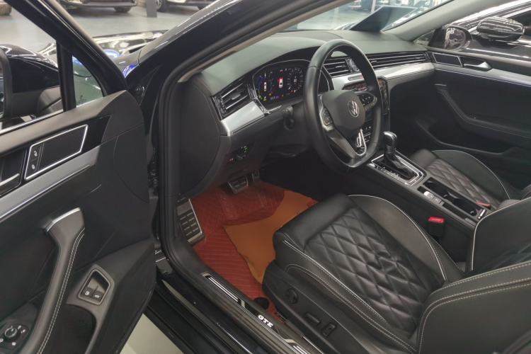 Used Volkswagen Magotan GTE Plug-in Hybrid 2022 GTE Luxury Model Driver Seat