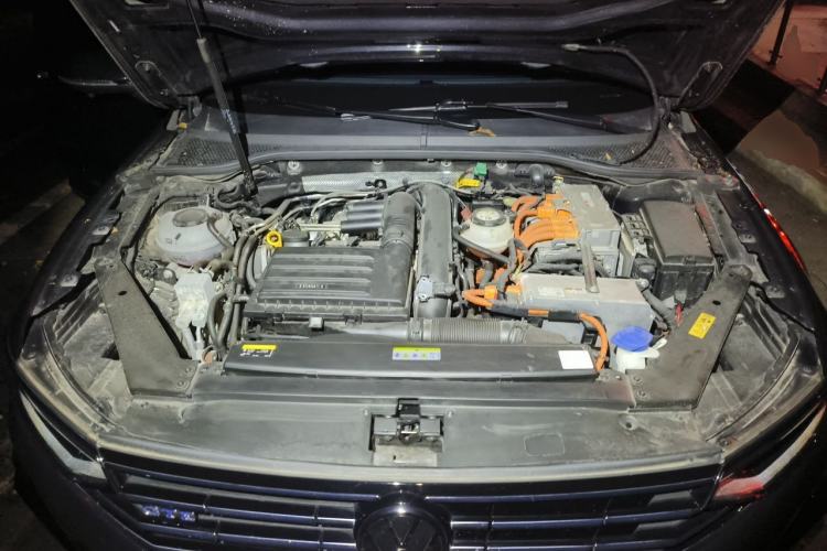Used Volkswagen Magotan GTE Plug-in Hybrid 2022 GTE Luxury Model Engine Bay