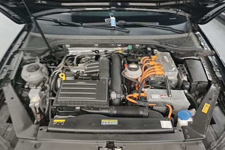 Used Volkswagen Magotan GTE Plug-in Hybrid 2022 GTE Luxury Model Engine Bay