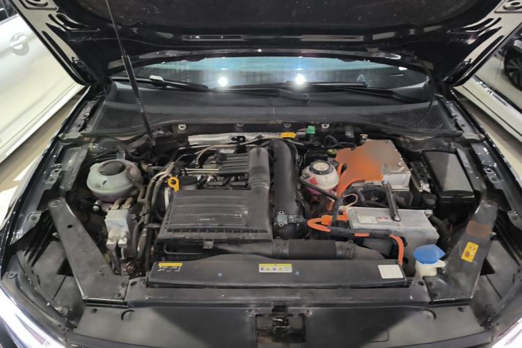 Used Volkswagen Magotan GTE Plug-in Hybrid 2022 GTE Luxury Model Engine Bay