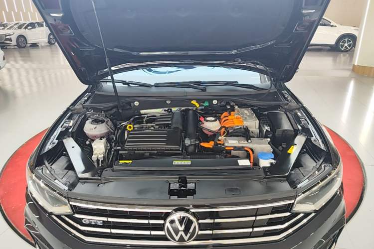 Used Volkswagen Magotan GTE Plug-in Hybrid 2022 GTE Luxury Model Engine Bay