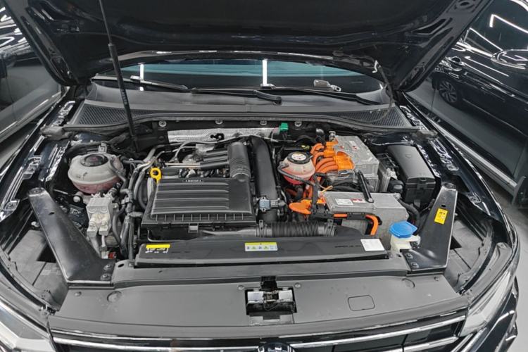 Used Volkswagen Magotan GTE Plug-in Hybrid 2022 GTE Luxury Model Engine Bay