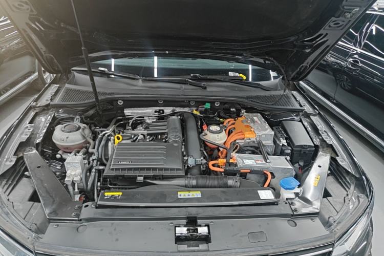Used Volkswagen Magotan GTE Plug-in Hybrid 2022 GTE Luxury Model Engine Bay