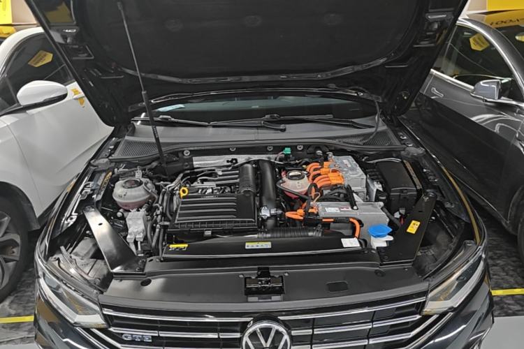 Used Volkswagen Magotan GTE Plug-in Hybrid 2022 GTE Luxury Model Engine Bay
