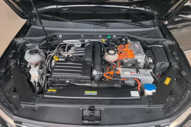 Used Volkswagen Magotan GTE Plug-in Hybrid 2022 GTE Luxury Model Engine Bay
