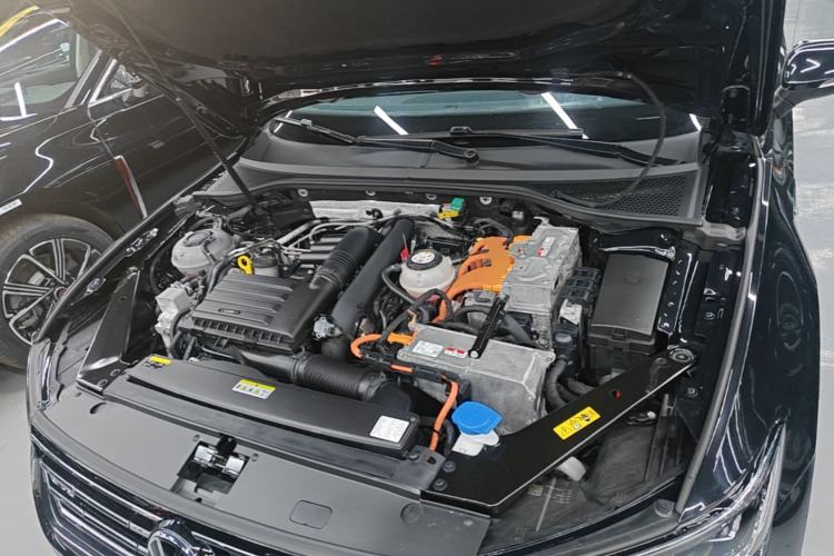 Used Volkswagen Magotan GTE Plug-in Hybrid 2022 GTE Luxury Model Engine Bay