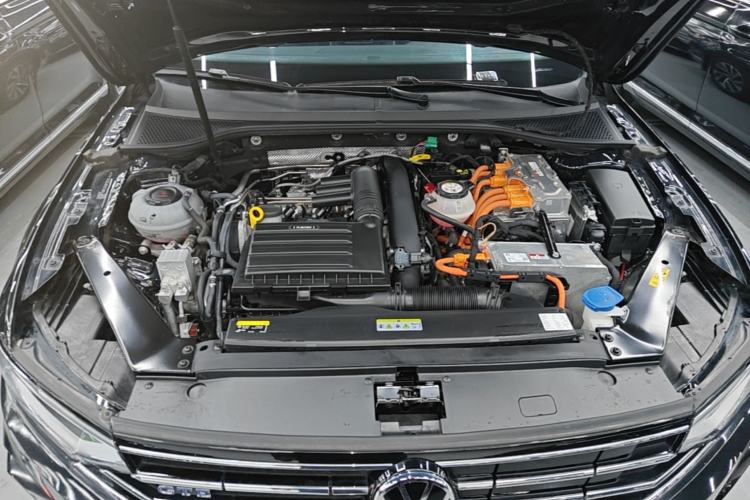 Used Volkswagen Magotan GTE Plug-in Hybrid 2022 GTE Luxury Model Engine Bay