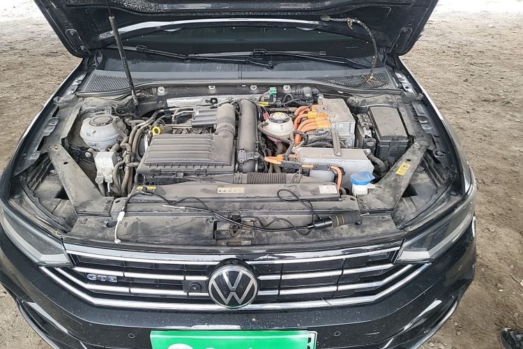 Used Volkswagen Magotan GTE Plug-in Hybrid 2022 GTE Luxury Model Engine Bay