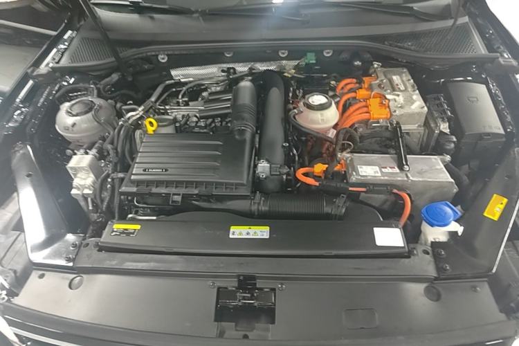 Used Volkswagen Magotan GTE Plug-in Hybrid 2022 GTE Luxury Model Engine Bay