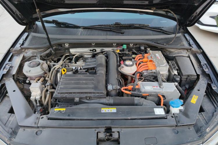Used Volkswagen Magotan GTE Plug-in Hybrid 2022 GTE Luxury Model Engine Bay