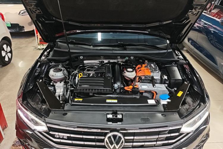 Used Volkswagen Magotan GTE Plug-in Hybrid 2022 GTE Luxury Model Engine Bay