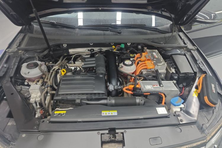 Used Volkswagen Magotan GTE Plug-in Hybrid 2022 GTE Luxury Model Engine Bay
