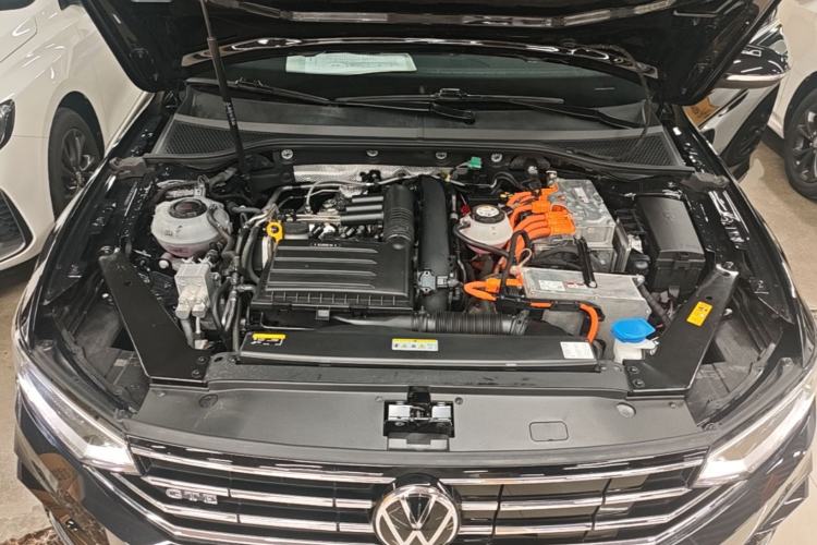 Used Volkswagen Magotan GTE Plug-in Hybrid 2022 GTE Luxury Model Engine Bay