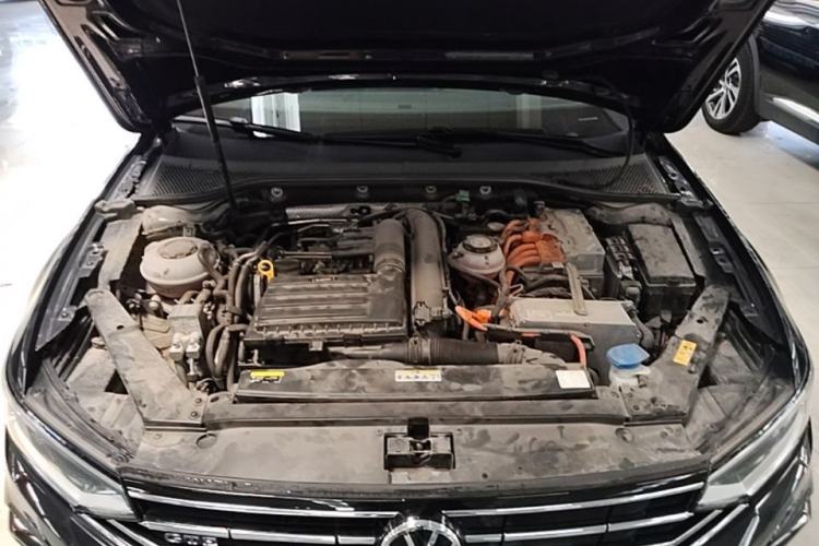 Used Volkswagen Magotan GTE Plug-in Hybrid 2022 GTE Luxury Model Engine Bay
