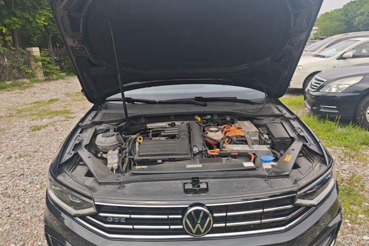Used Volkswagen Magotan GTE Plug-in Hybrid 2022 GTE Luxury Model Engine Bay