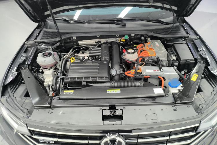 Used Volkswagen Magotan GTE Plug-in Hybrid 2022 GTE Luxury Model Engine Bay
