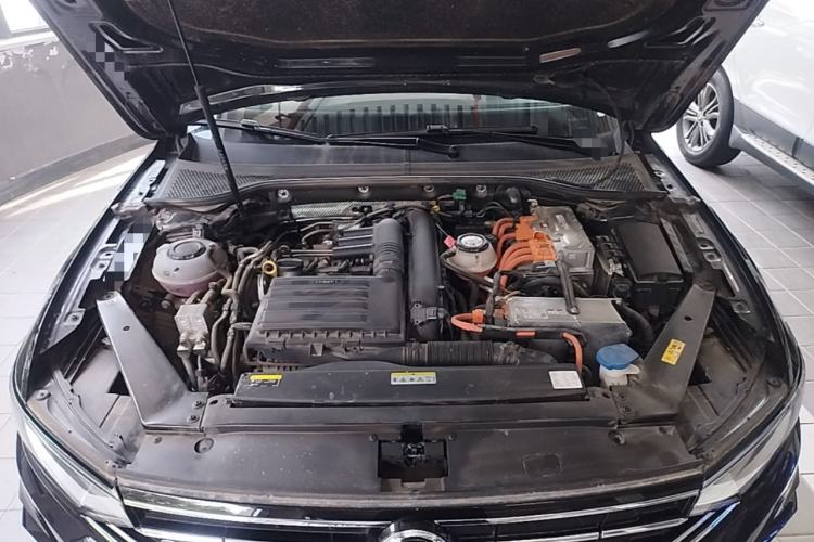 Used Volkswagen Magotan GTE Plug-in Hybrid 2022 GTE Luxury Model Engine Bay