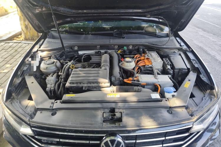 Used Volkswagen Magotan GTE Plug-in Hybrid 2022 GTE Luxury Model Engine Bay