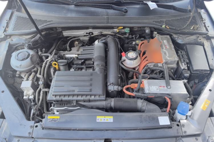 Used Volkswagen Magotan GTE Plug-in Hybrid 2022 GTE Luxury Model Engine Bay