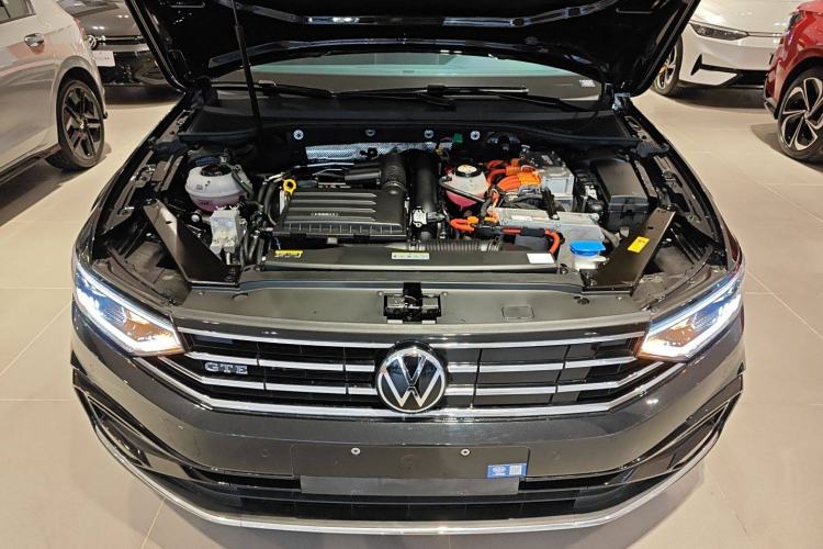 Used Volkswagen Magotan GTE Plug-in Hybrid 2022 GTE Luxury Model Engine Bay
