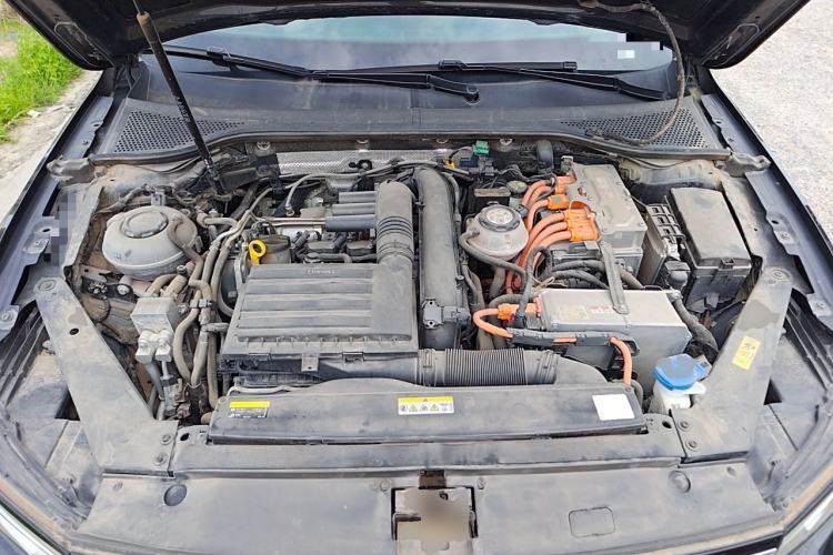Used Volkswagen Magotan GTE Plug-in Hybrid 2022 GTE Luxury Model Engine Bay