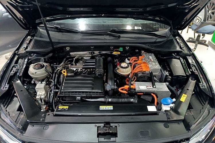 Used Volkswagen Magotan GTE Plug-in Hybrid 2022 GTE Luxury Model Engine Bay
